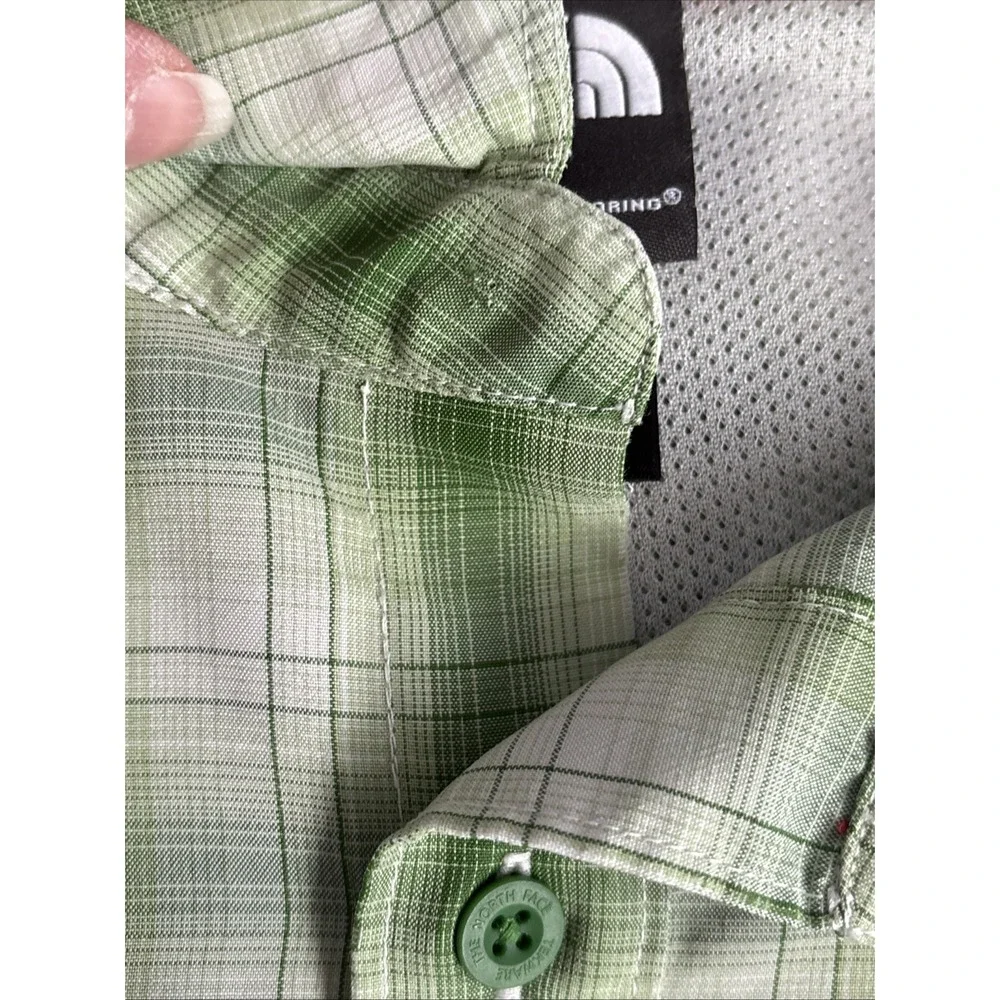 The North Face Men's Large Light Green White Plaid Short Sleeve Button Up Shirt‎